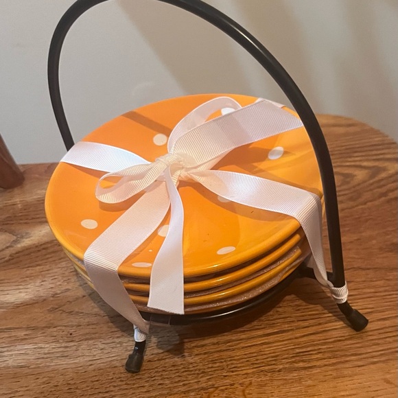 Orange Polka Dot Set of Four Small 6’ Plates w/Caddy - Picture 3 of 11